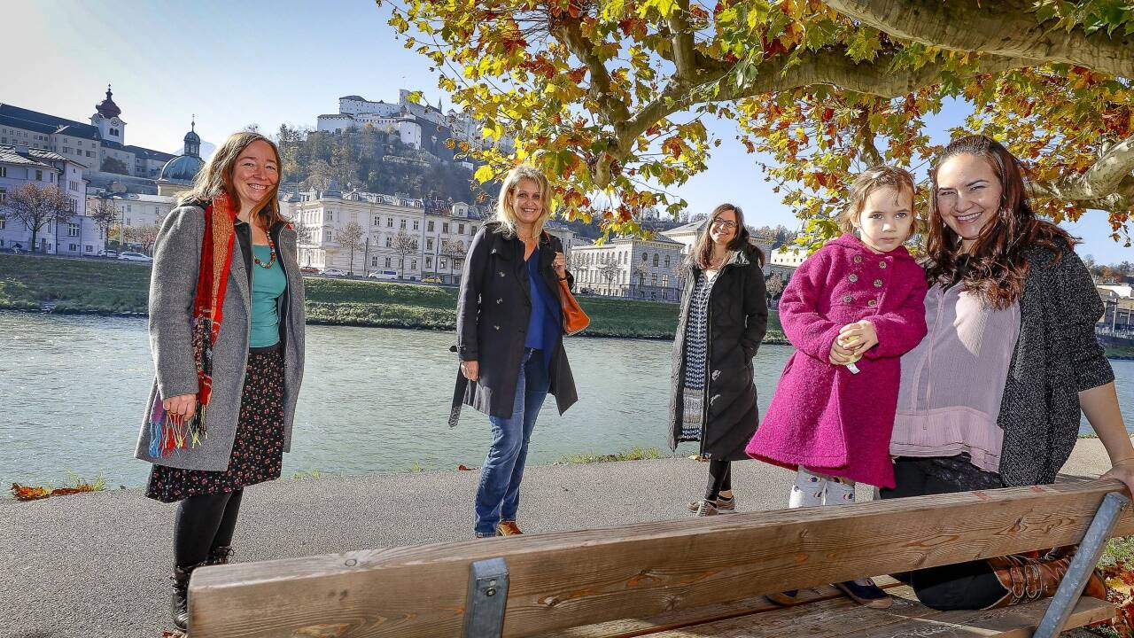Carolin T. Schalhammer, Ursula Fritz-Daschiel, Sonja Bisto und Iris Moldiz mit Tochter Stella. 