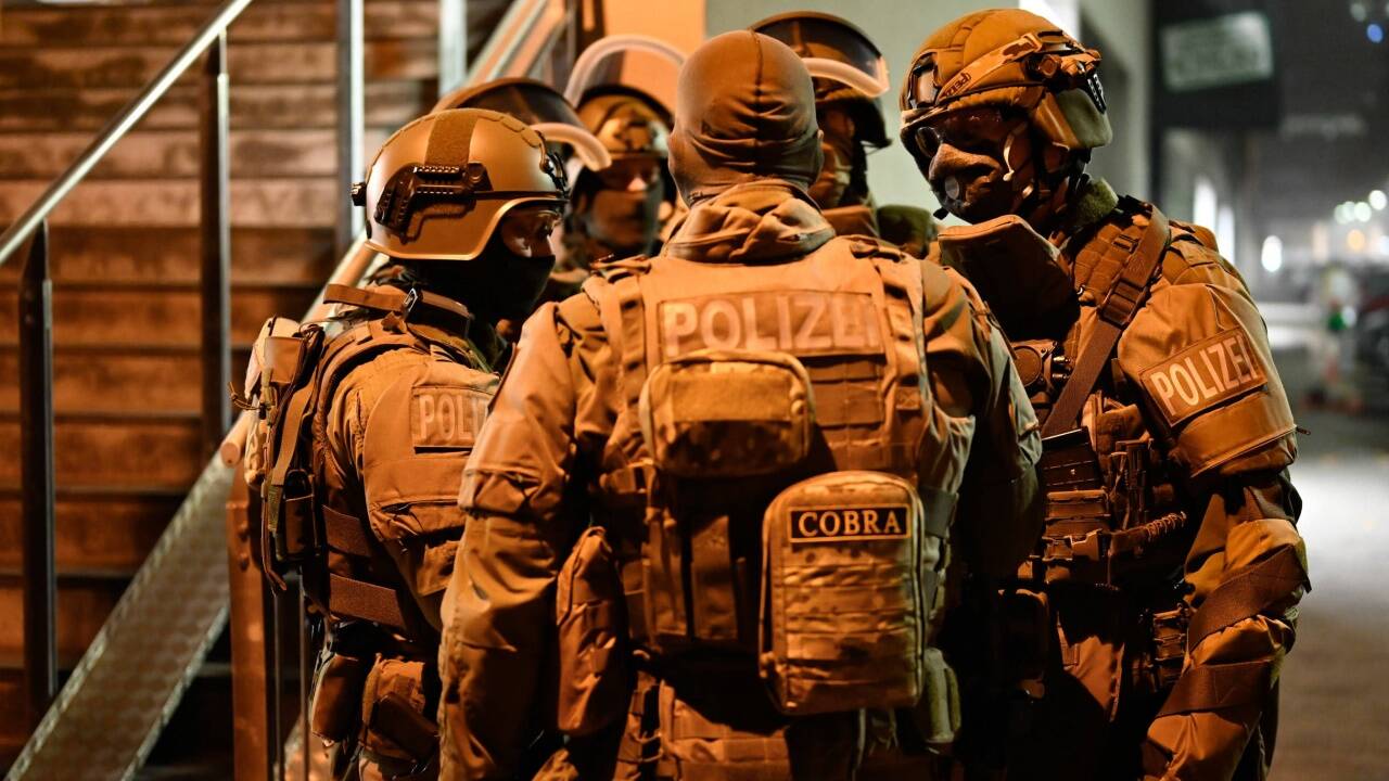Hausdurchsuchungen in vier österreichischen Bundesländern bei 70 Verdächtigen. 