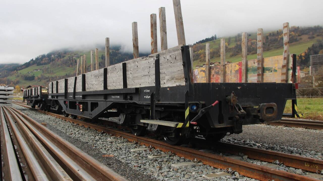Die Schmalspurwagen können nur für den eigenen Bedarf der Bahn genützt werden. 