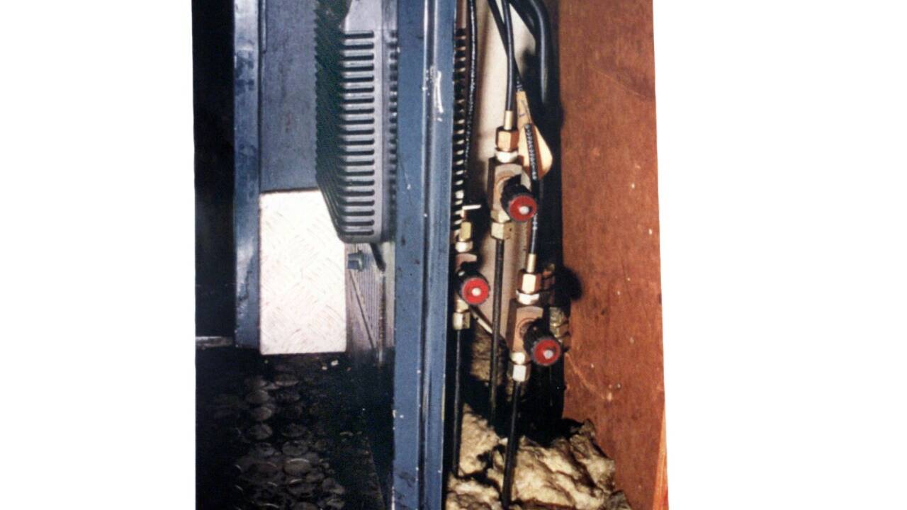 Die Einbausituation von Heizlüfter und Hydraulikleitungen in der Kapruner Gletscherbahn war maßgeblich dafür, dass es zum Brand kam. Die Bilder stammen aus der zweiten Garnitur, die nicht in Flammen aufgegangen war.<br> 