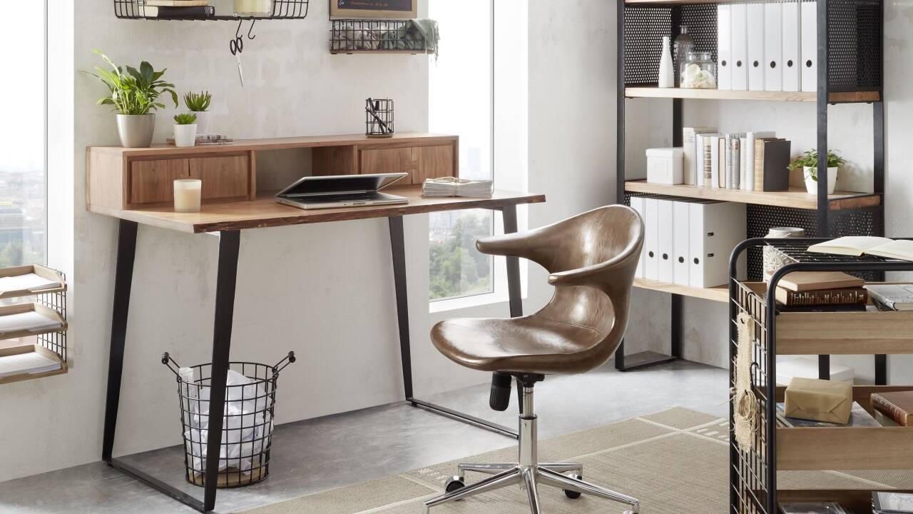 Der Schreibtisch zu Hause braucht nicht viel Platz.   Der Schreibtisch zu Hause braucht nicht viel Platz.