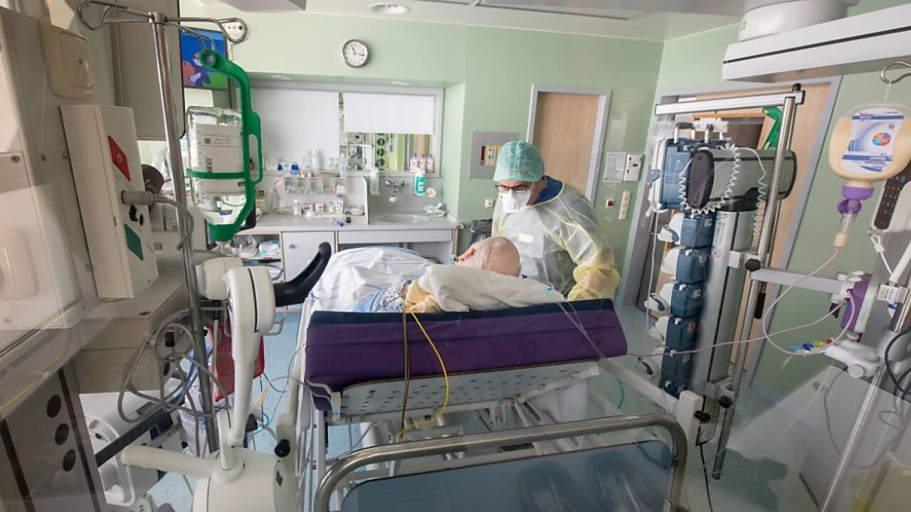 Rund 584 Betten von 2000 Intensivbetten sind in Österreichs Spitälern bereits belegt. Rund 584 Betten von 2000 Intensivbetten sind in Österreichs Spitälern bereits belegt.