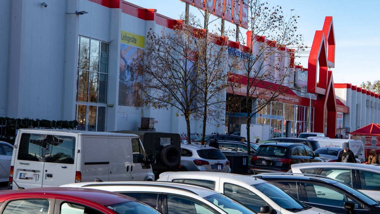 Auch in Salzburger Baumärkten war der Andrang groß. Auch in Salzburger Baumärkten war der Andrang groß.