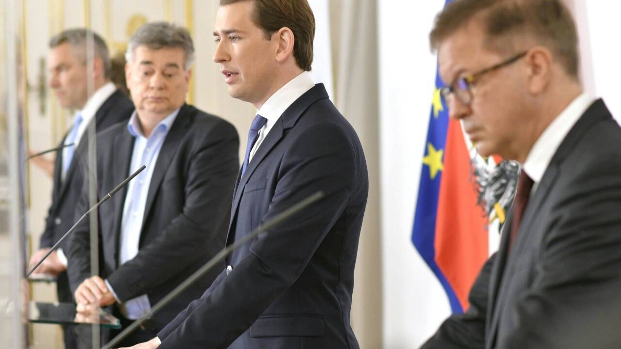 Die Bundesregierung um Sebastian Kurz verlautbarte die Maßnahmen. Die Bundesregierung um Sebastian Kurz verlautbarte die Maßnahmen.