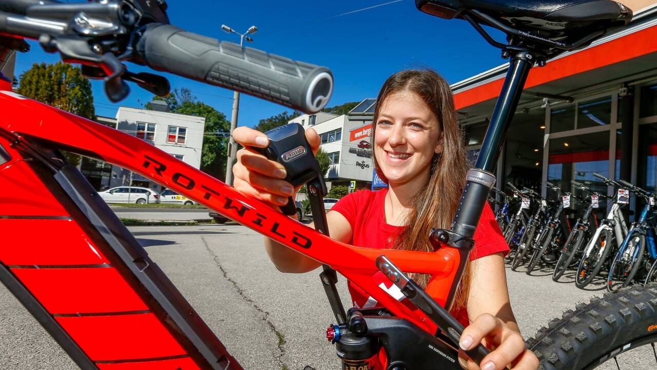 Mountainbikes der deutschen Edelmarke Rotwild kosten schon mal 10.000 Euro. Nun gibt es Schlösser mit Sirene.  