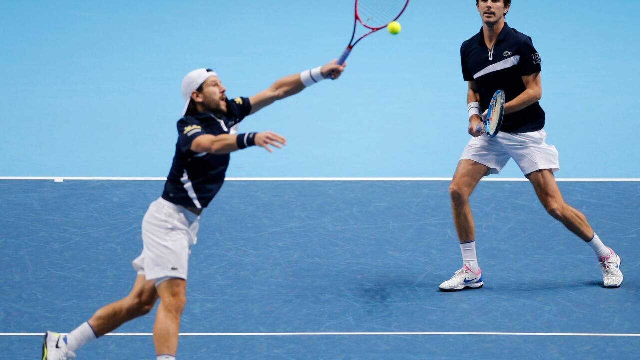 Jürgen Melzer hat mit seinem Partner Edouard Roger-Vaasselin (r.) das Halbfinale noch fest im Visier. 