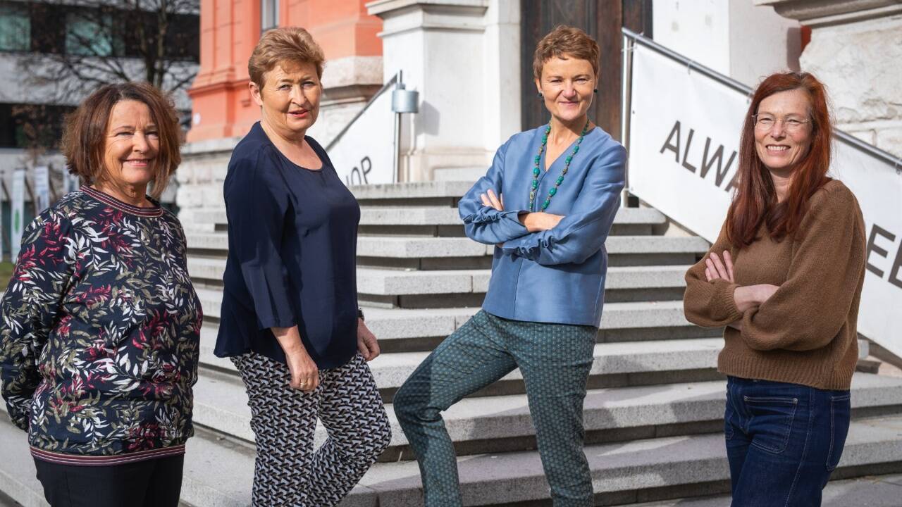 Neue ehrenamtliche Vorstandsmitglieder zum Wohle zeitgenössischer Kunst in Salzburg. Renate Lachinger, Anna Flotzinger, Gerda Ridler, Eva Hody. Neue ehrenamtliche Vorstandsmitglieder zum Wohle zeitgenössischer Kunst in Salzburg. Renate Lachinger, Anna Flotzinger, Gerda Ridler, Eva Hody.