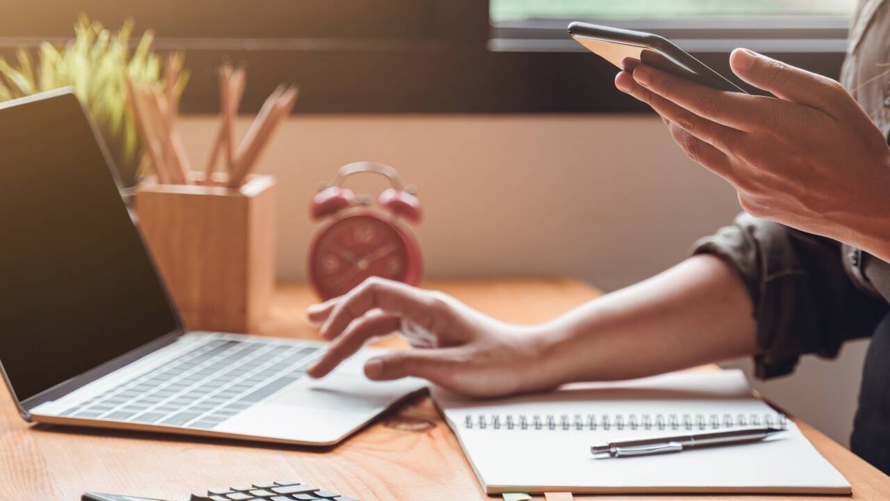 Homeoffice ist ein beliebtes Arbeitsmodell, das viele Unternehmen ihren Arbeitnehmern ermöglichen.   Homeoffice ist ein beliebtes Arbeitsmodell, das viele Unternehmen ihren Arbeitnehmern ermöglichen.