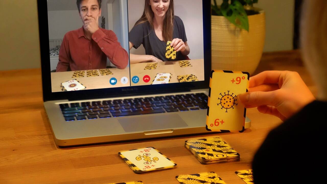 Das Kartenspiel kann auch per Videochat gespielt werden.  