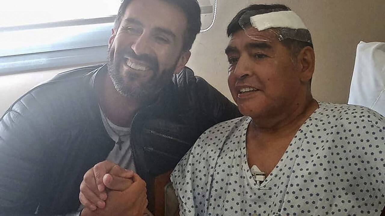 Eines der letzten Bilder: Maradona mit Arzt Leopoldo Luque.  