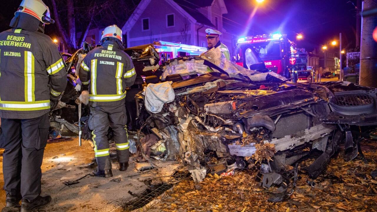 Ende einer Raserei: Vom schweren 5er-BMW blieb nur ein Trümmerhaufen. 