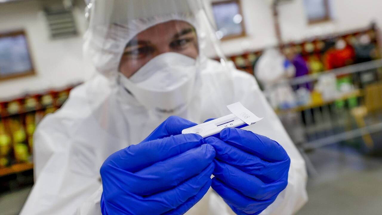 Für die bundesweiten Massentests wurden zehn Millionen solcher Testkits bestellt. 