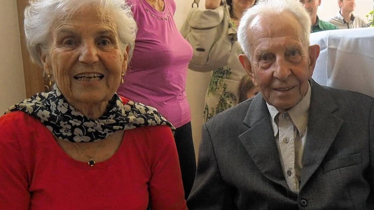 Hans und Inge Neureiter beim 50-Jahre-Jubiläum „ihrer“ Volksschule Gaißau 2014. 