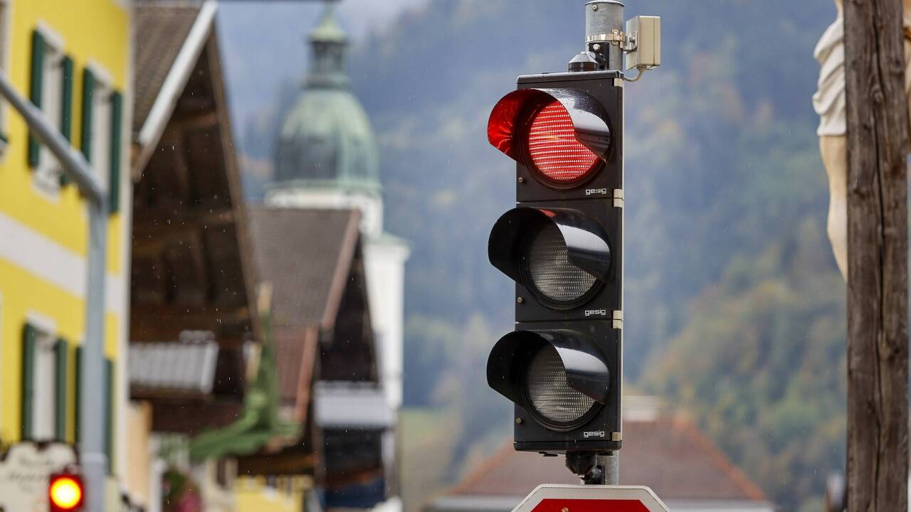 Zehn Tage Quarantäne bedeutet nicht immer automatisch, dass man danach wieder vor die Tür darf. Zehn Tage Quarantäne bedeutet nicht immer automatisch, dass man danach wieder vor die Tür darf.