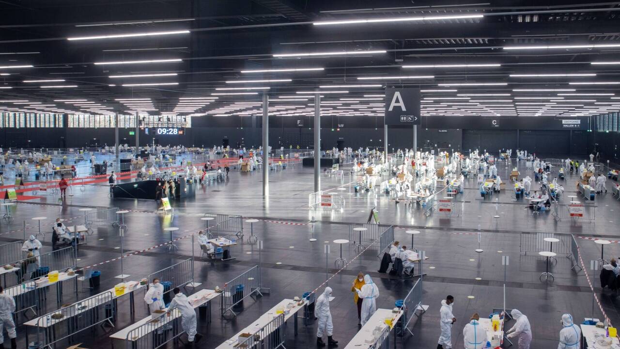 Die Miete für die Messehalle beträgt für zwei Tage 100.000 Euro.  