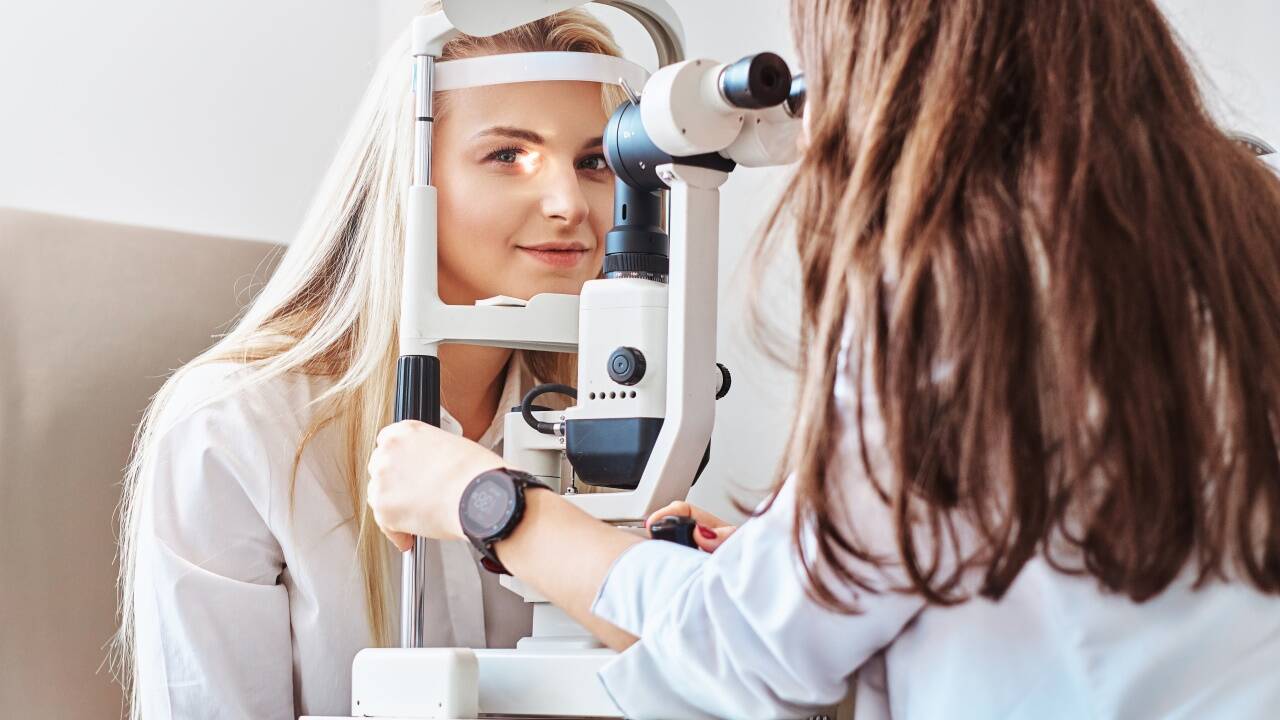 Gut ausgebildete Optikerinnen und Optiker sind gefragt.   Gut ausgebildete Optikerinnen und Optiker sind gefragt.