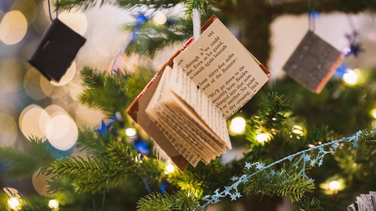 Das Volksliedwerk Salzburg und die Salzburger Nachrichten schenken Weihnachtslieder zum Singen für Zuhause. 