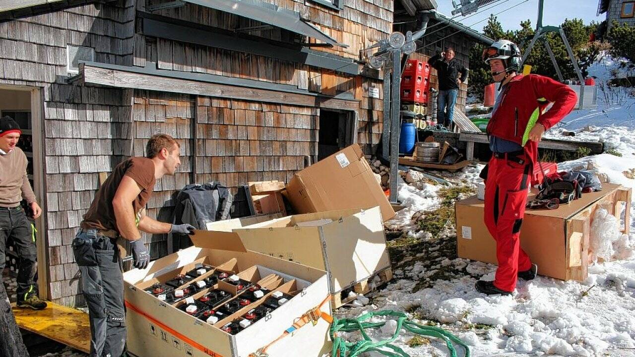 "Superbatterie": Zeppezauerhaus setzt sich selbst unter Strom