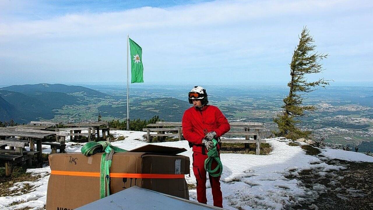 "Superbatterie": Zeppezauerhaus setzt sich selbst unter Strom