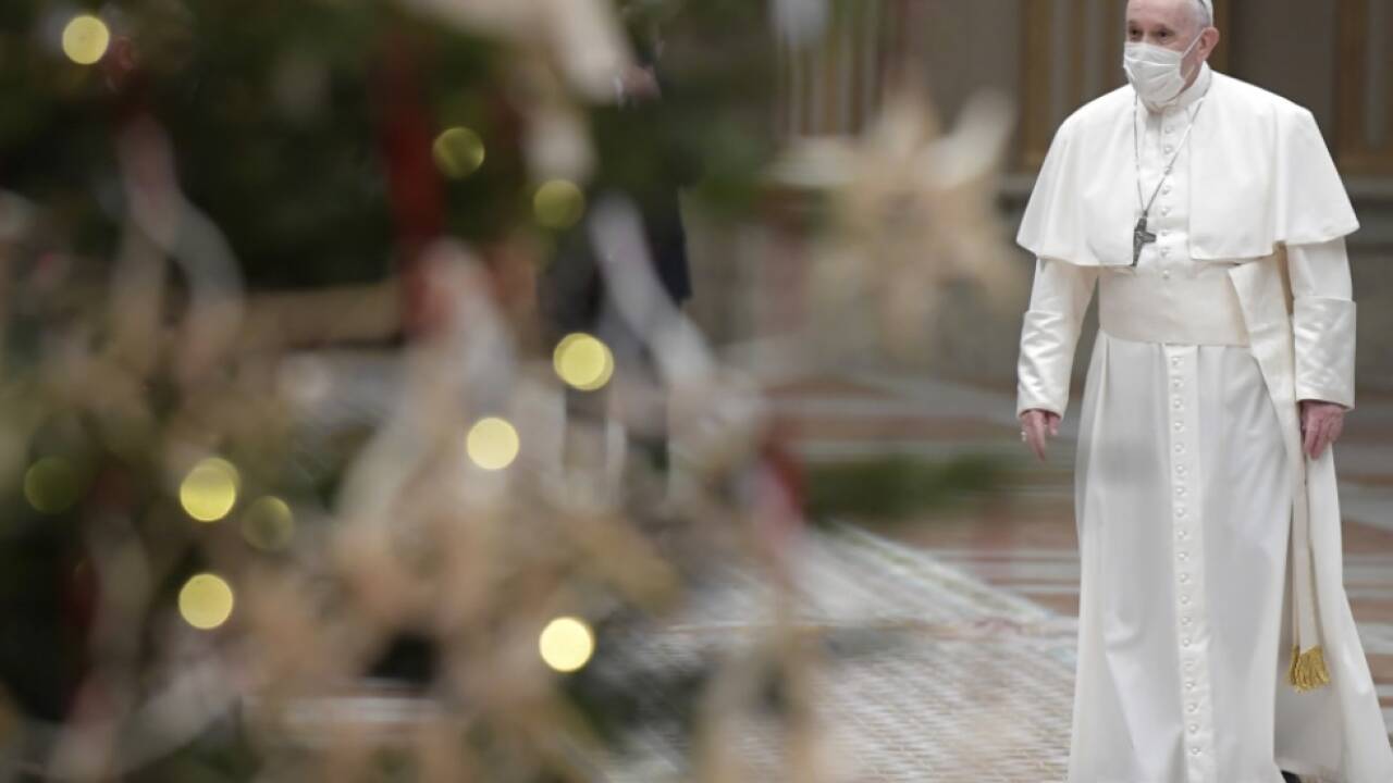 Papst Franziskus in der Apostolischen Bibliothek 