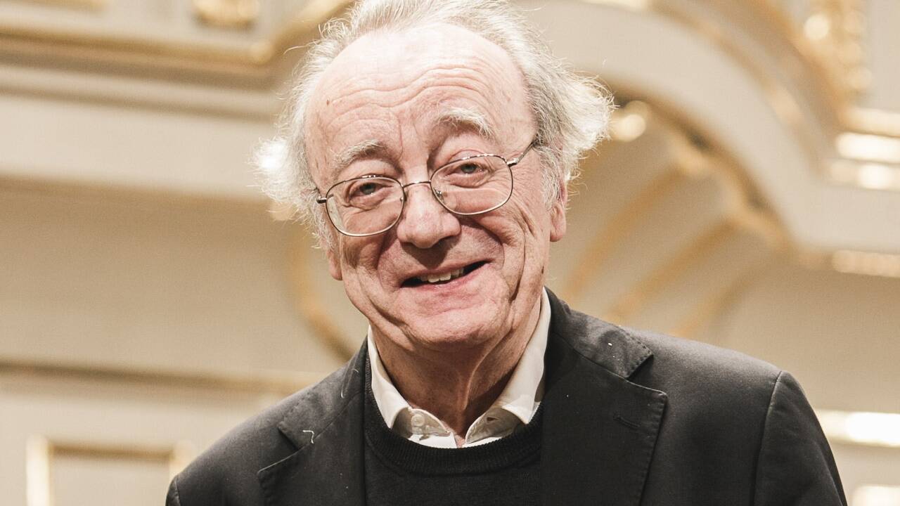 Alfred Brendel im Großen Saal des Mozarteums in Salzburg. 
