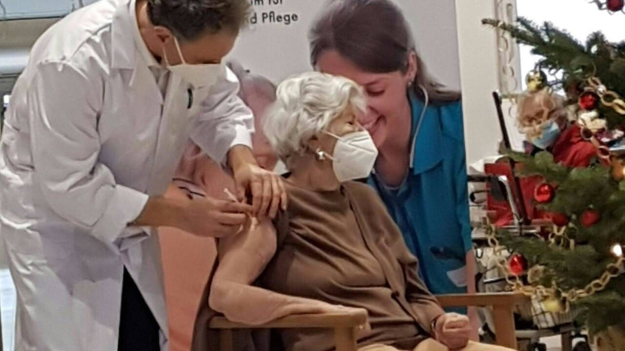 Mit den Impfungen in Alten- und Pflegeheimen wurde bereits begonnen. Mit den Impfungen in Alten- und Pflegeheimen wurde bereits begonnen.