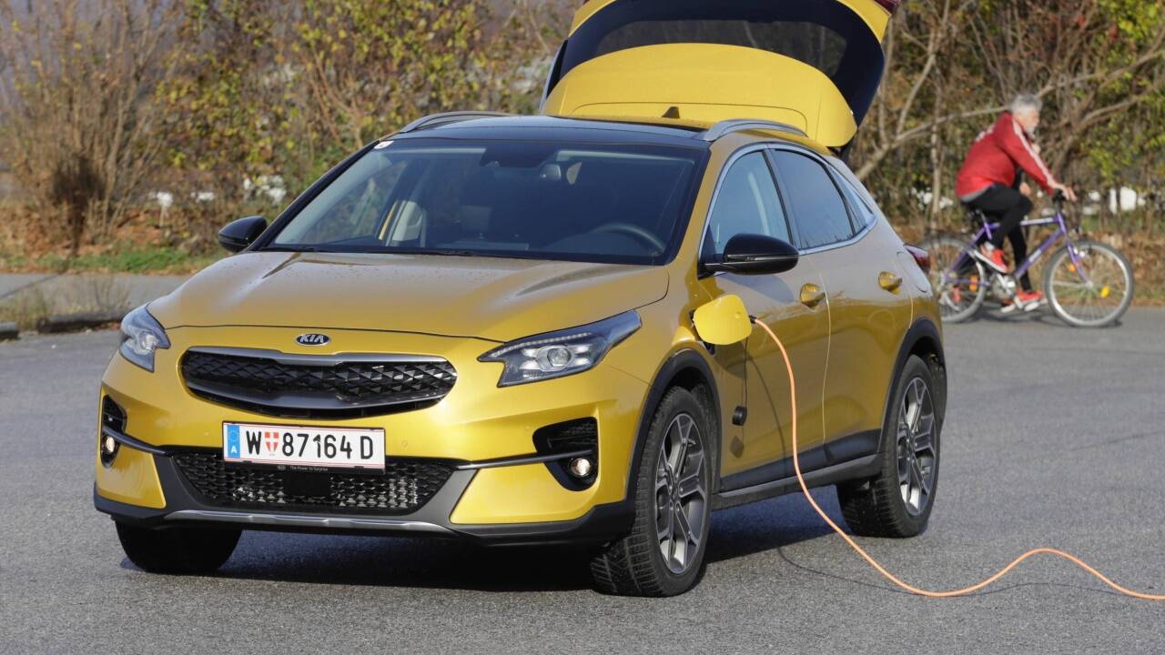 Kein Raumriese, dafür ein praxistauglicher Hybrid: der Kia XCeed PHEV. 