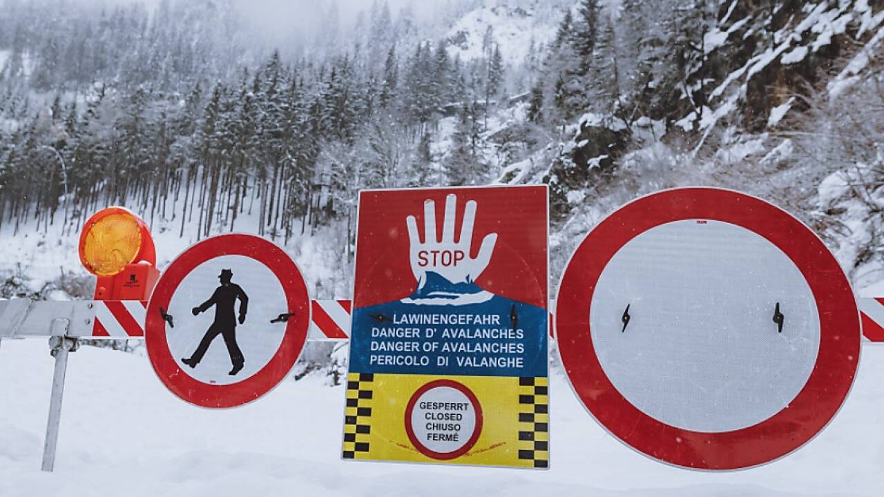 Durch die starken Schneefälle sind in Osttirol viele Straßen derzeit blockiert.  