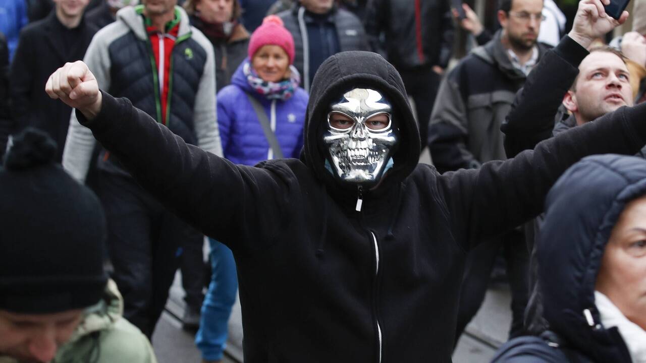 Harmlos oder gefährlich? Behörden müssen bei Anti-Corona-Demos ständig abwägen.  