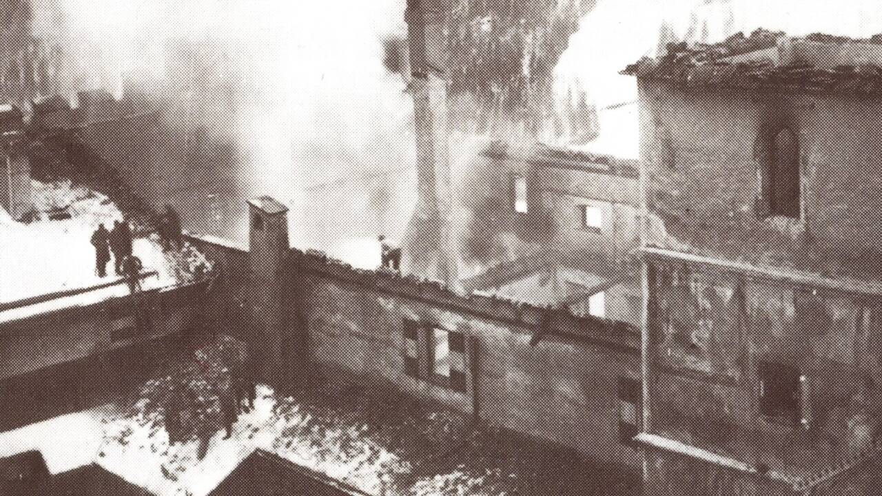 Am 8. Jänner 1931 wurde ein großer Teil der Burg ein Raub der Flammen. Das Hauptgebäude war ein rauchender Trümmerhaufen. Heute erinnert nichts mehr an den schrecklichen Brand.  