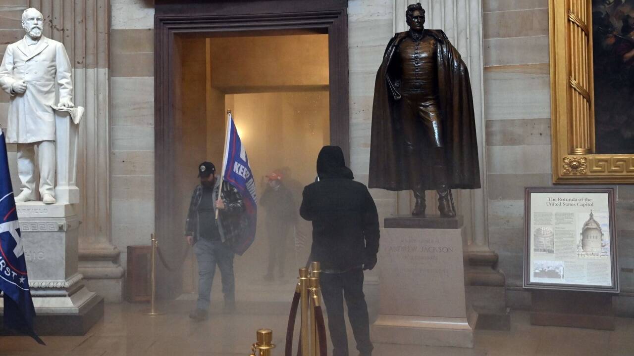 Gespenstische Szenen im Kapitol. Gespenstische Szenen im Kapitol.