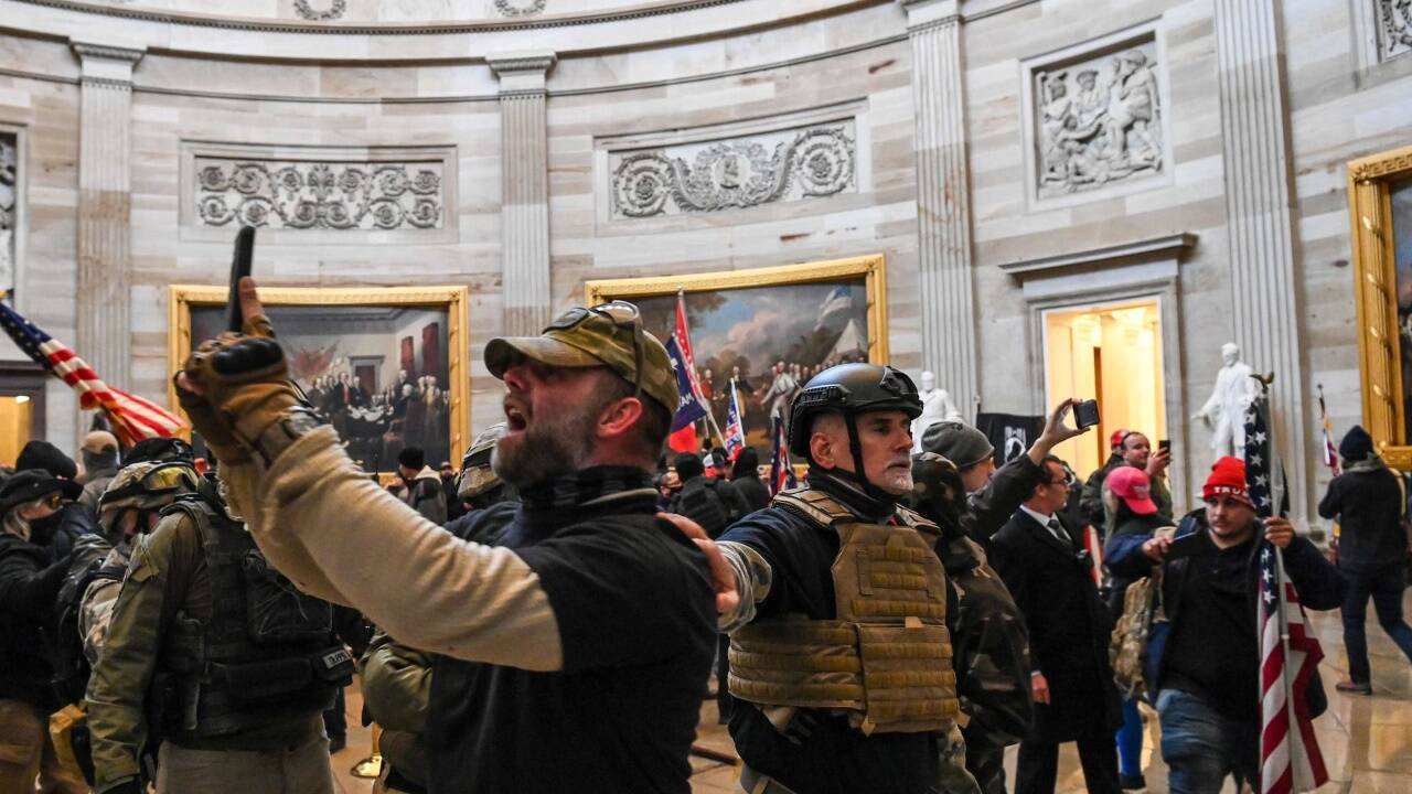 Unwirkliche Szenen: Trump-Anhänger im Kapitol. Unwirkliche Szenen: Trump-Anhänger im Kapitol.