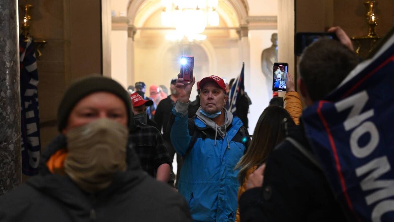 Trump-Anhänger beim Eindringen ins Kapitol. Trump-Anhänger beim Eindringen ins Kapitol.