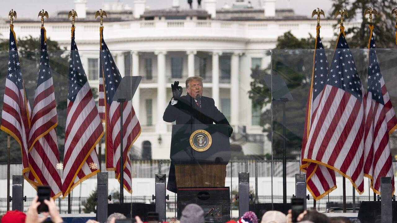 Donald Trump spricht am 6. Jänner vor dem Weißen Haus in Washington zu seinen Anhängern. Kurz danach kommt es zum Sturm auf das Kapitol. Donald Trump spricht am 6. Jänner vor dem Weißen Haus in Washington zu seinen Anhängern. Kurz danach kommt es zum Sturm auf das Kapitol.