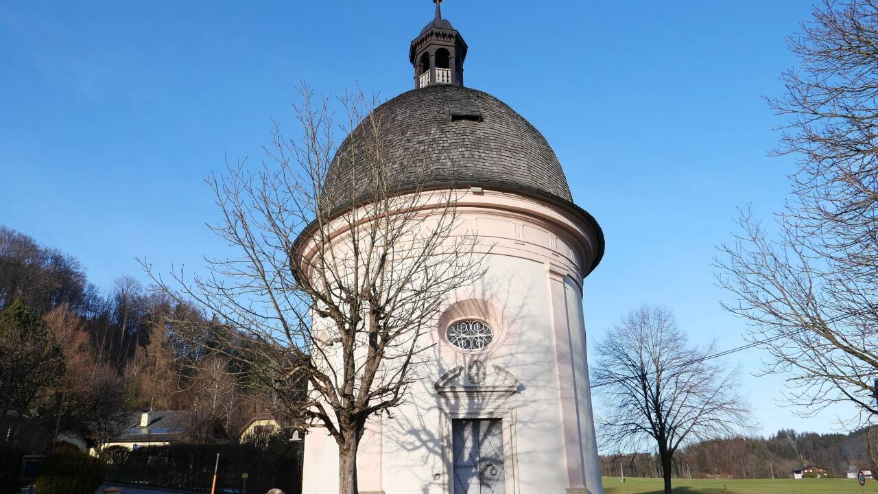 Antoniuskapelle mit Schattenspiel.  