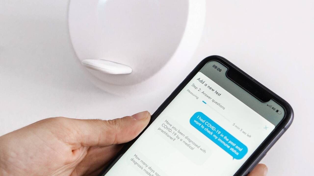 Ende Jänner soll ein neuer Antikörper-Schnelltest der Firma Bloom Diagnostics auf den Markt kommen. Die Interpretation der Ergebnisse wird dabei auf das Smartphone geschickt. Ende Jänner soll ein neuer Antikörper-Schnelltest der Firma Bloom Diagnostics auf den Markt kommen. Die Interpretation der Ergebnisse wird dabei auf das Smartphone geschickt.
