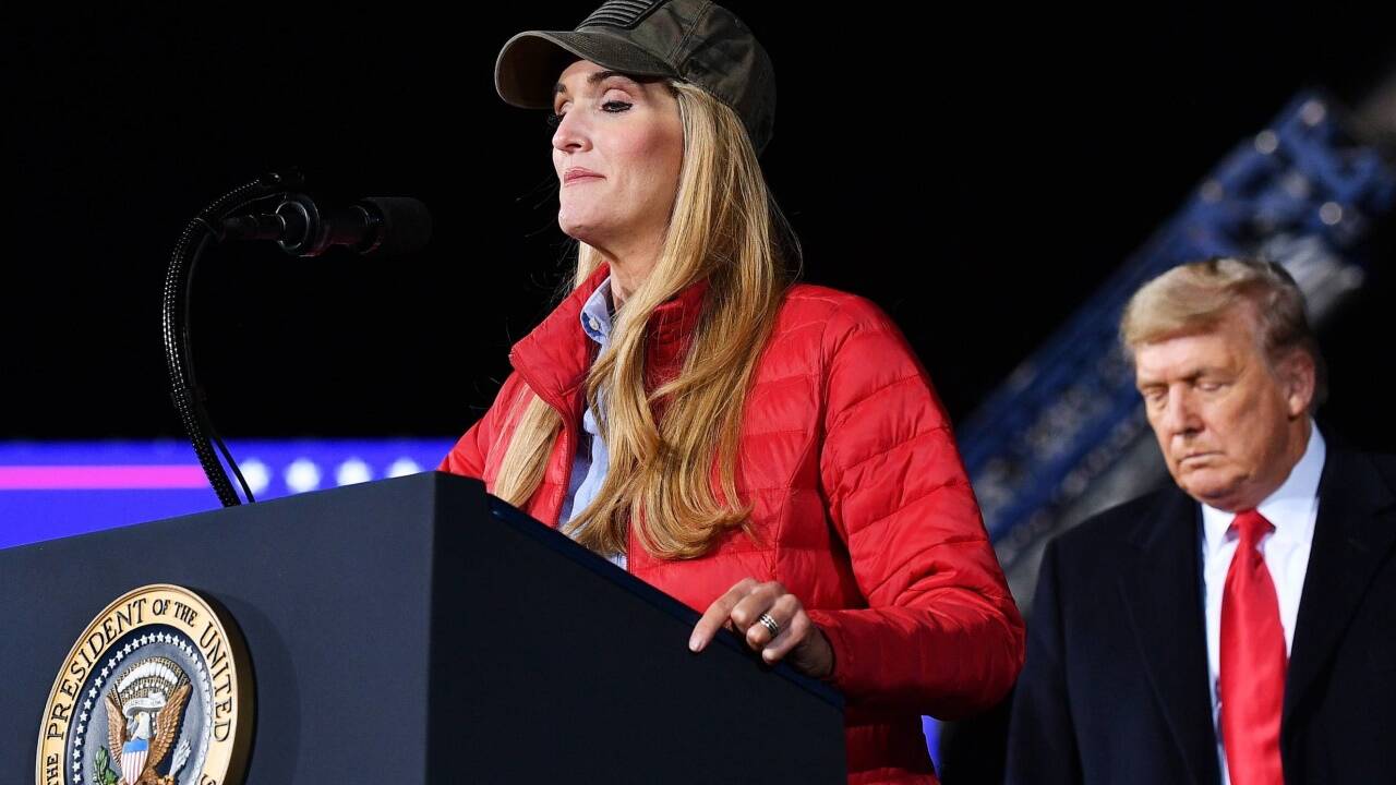 Verlor ihren Senatssitz: Kelly Loeffler hatte versprochen, Donald Trumps haltlose Anschuldigungen zu unterstützen. Nach der Wahl rückte sie von Trump ab. Verlor ihren Senatssitz: Kelly Loeffler hatte versprochen, Donald Trumps haltlose Anschuldigungen zu unterstützen. Nach der Wahl rückte sie von Trump ab.
