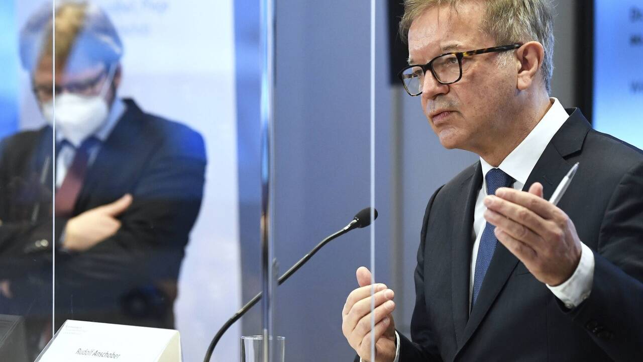 Gesundheitsminister Rudolf Anschober und Herwig Ostermann, Geschäftsführer der Gesundheit Österreich, während einer Pressekonferenz zum Thema 'Corona in Europa und Österreich: Wie verändert sich die Lage durch die aktuelle Virus-Mutation' am Freitag. 