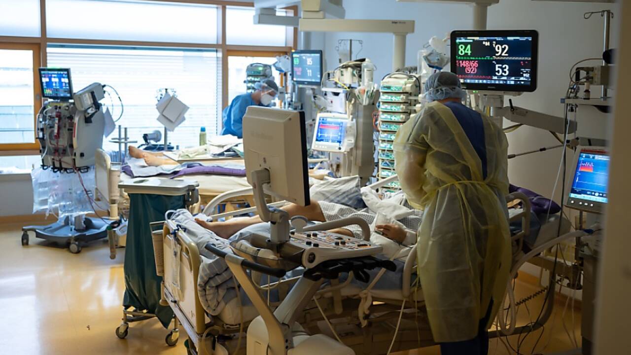 Medizinisches Personal auf einer Covid-Intensivstation  Medizinisches Personal auf einer Covid-Intensivstation