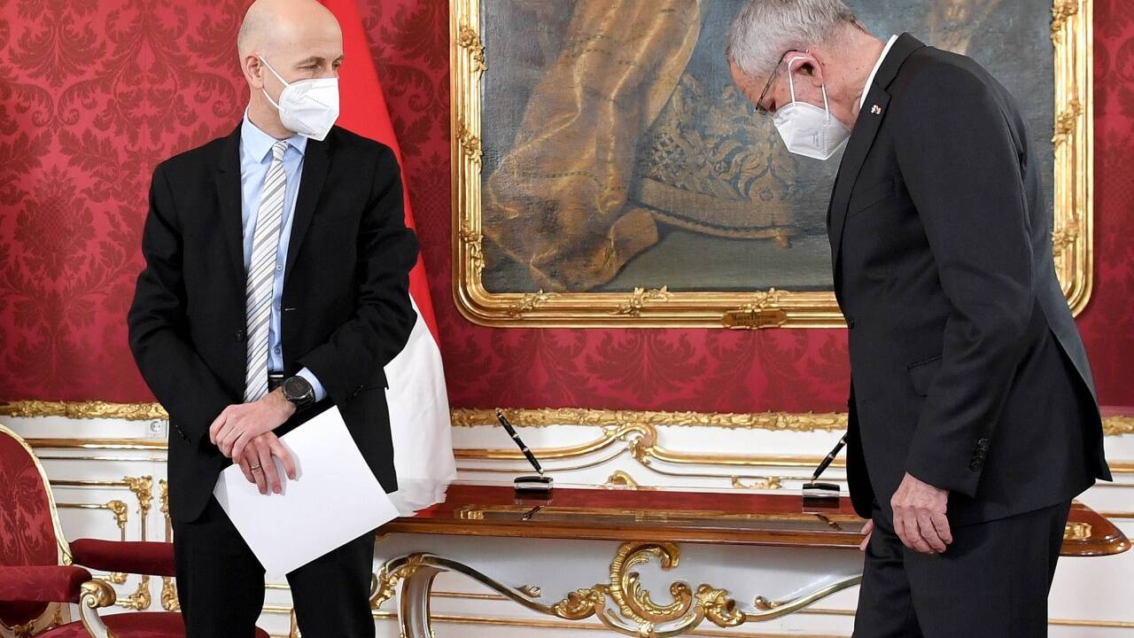 Martin Kocher ist am Montag in der Hofburg von Bundespräsident Alexander Van der Bellen als neuer Arbeitsminister angelobt worden. 