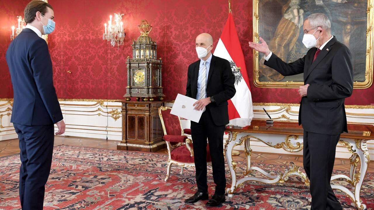 Martin Kocher ist am Montag in der Hofburg von Bundespräsident Alexander Van der Bellen als neuer Arbeitsminister angelobt worden. 