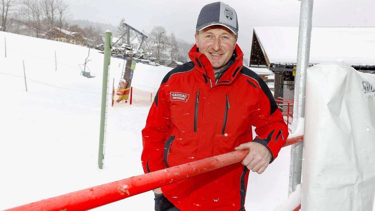 Endlich genug Schnee für den Saisonstart in Gaißau-Hintersee. Im Bild Betriebsleiter Martin Wallmann. 