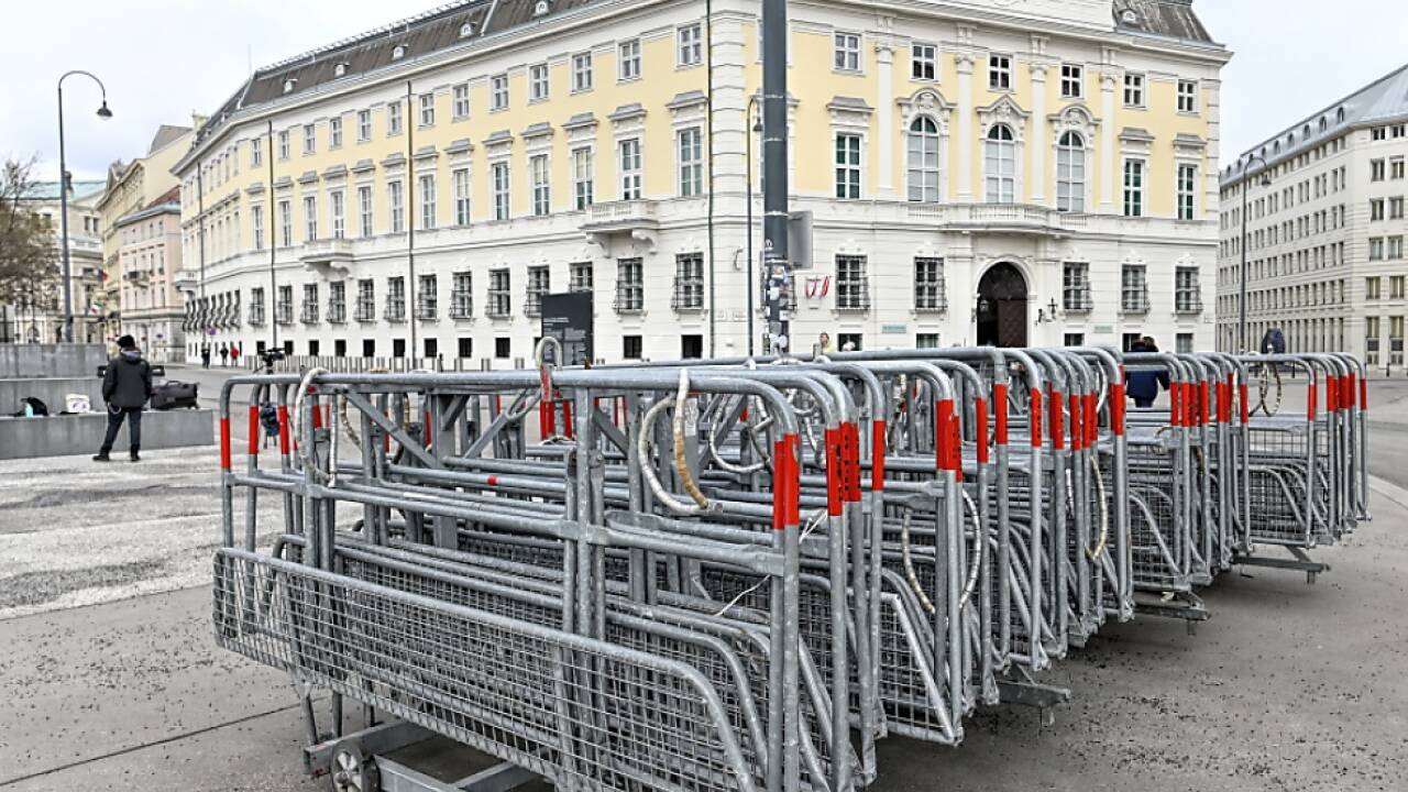 Absperrgitter für die bevorstehenden Corona-Demos 