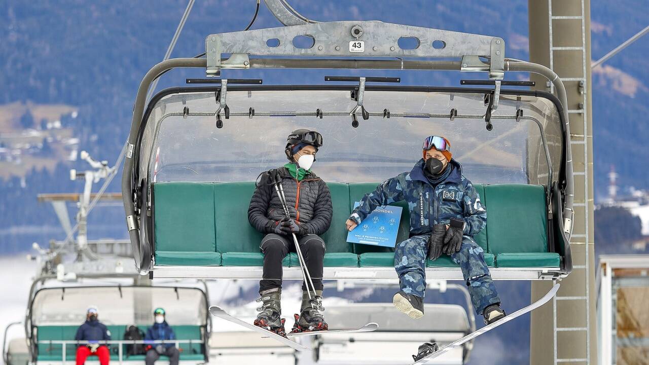 Eine Saison, die ihresgleichen sucht – Wintersport in Salzburg in Pandemiezeiten (hier ein Sessellift in Flachau). 