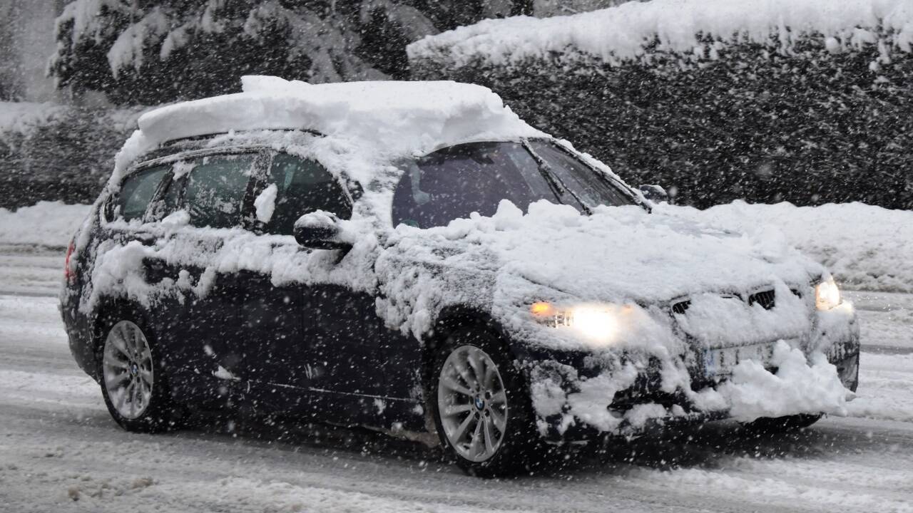 Freie Sicht voraus - Das Auto im Winter von Schnee und Eis befreien - NÖN.at