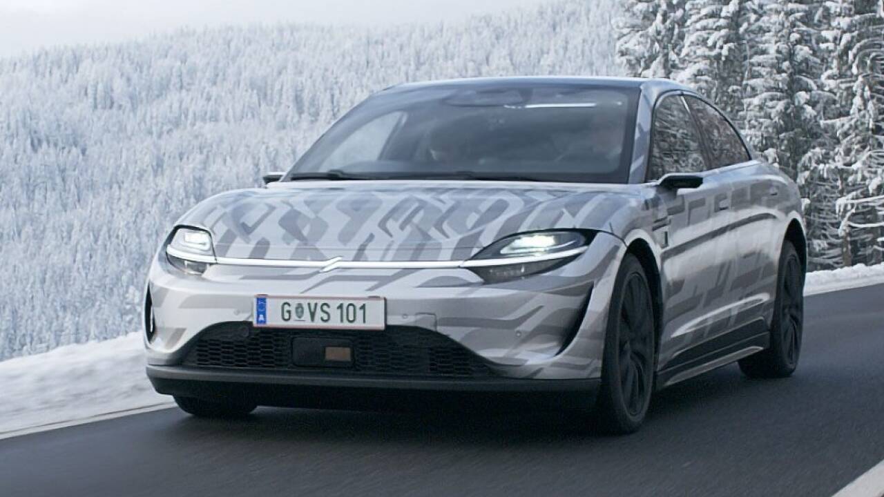 Der Prototyp von Sonys Elektroauto Vision S wurde auf Österreichs Straßen getestet, wie ein aktuelles Werbevideo beweist. Entwickelt wurde der Prototyp bei Magna in Graz. 