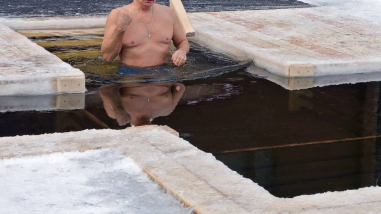 Präsident Putin beim traditionellen Eisbaden 