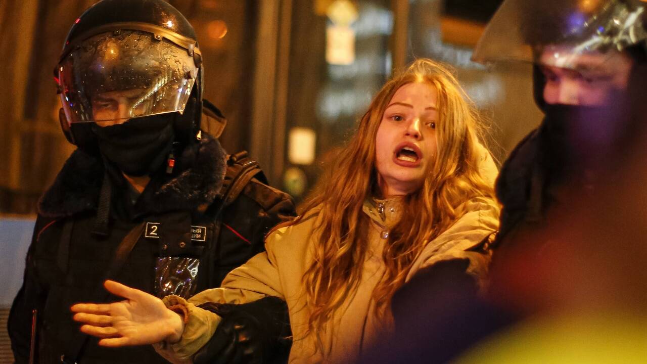 Es gab viele Verletzte und mehr als 3500 Festnahmen. Es gab viele Verletzte und mehr als 3500 Festnahmen.