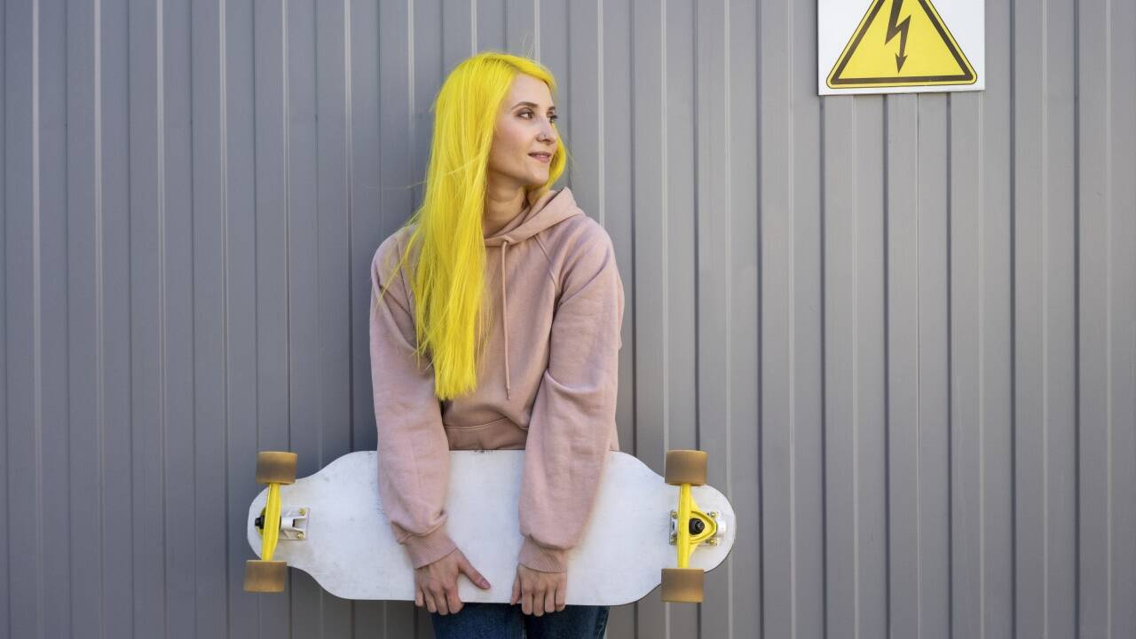 Pantone-Farben des Jahres 2021: Illuminating trifft auf Ultimate Grey.  
