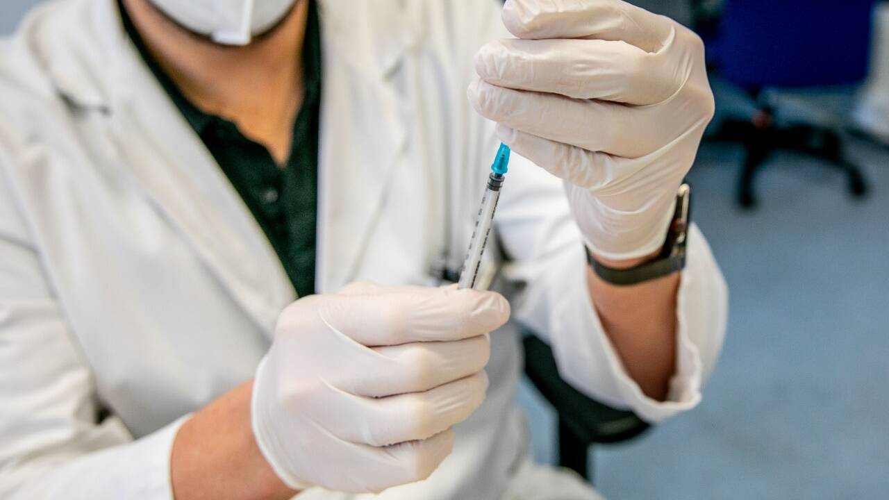 Heiß begehrt: Coronaimpfstoffe von Biontech-Pfizer und Moderna sind bereits zugelassen, AstraZeneca wartet noch auf eine Freigabe der EMA (Europäische Arzneimittel-Agentur). 